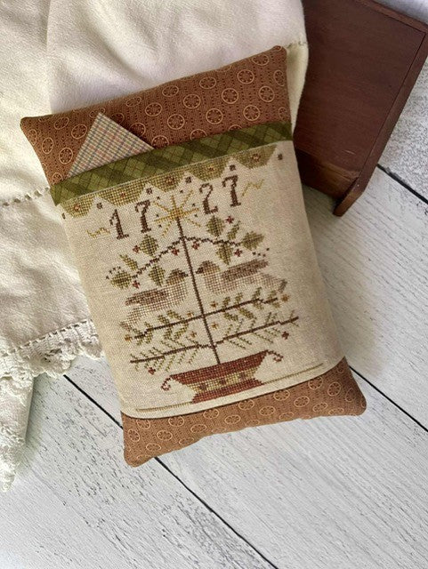 1727 Folky Feather Tree Cross Stitch Pattern by Robin Leuschen