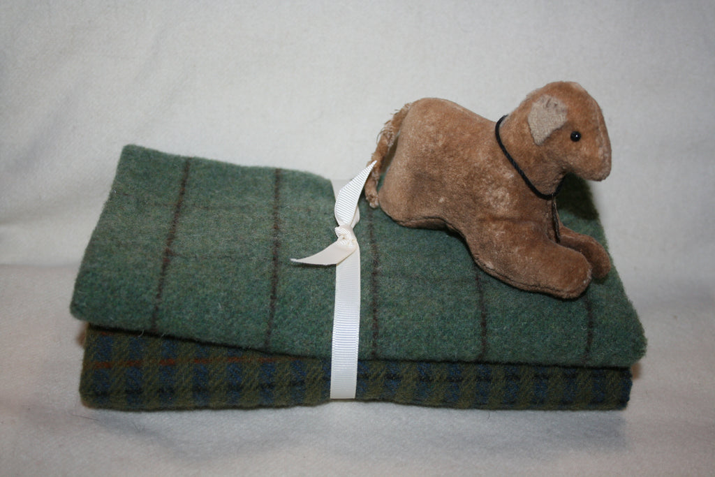 Fat Eighth Mill-dyed Wool Bundle - Contains 2 Coordinating Fat Eighths of Wool