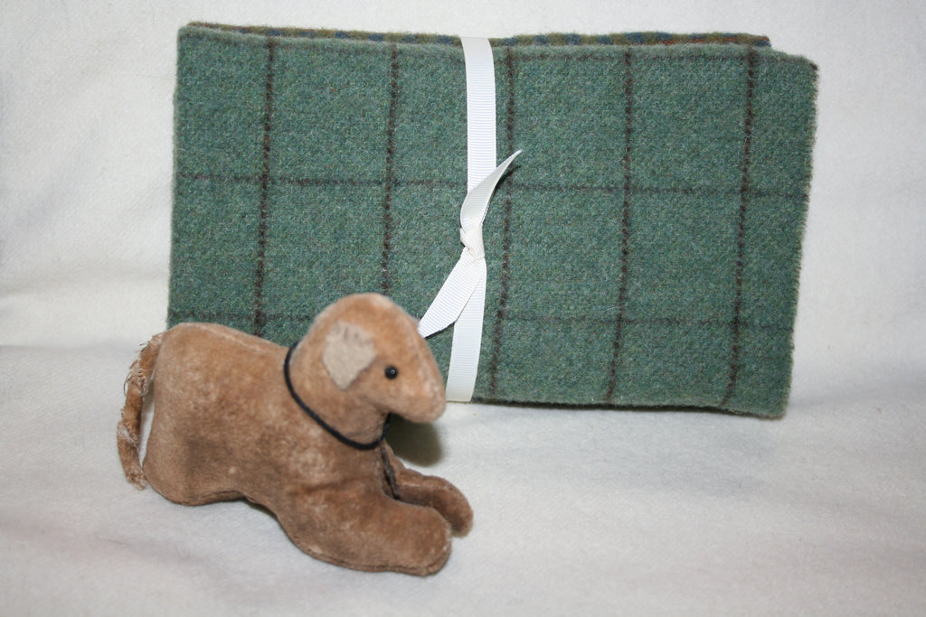 Fat Eighth Mill-dyed Wool Bundle - Contains 2 Coordinating Fat Eighths of Wool