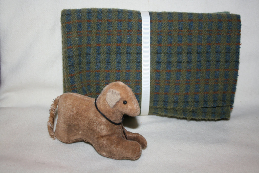 Fat Eighth Mill-dyed Wool Bundle - Contains 2 Coordinating Fat Eighths of Wool