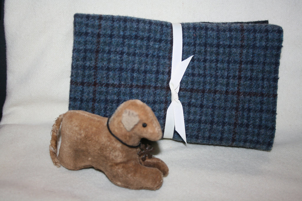 Fat Eighth Mill-dyed Wool Bundle - Contains 2 Coordinating Fat Eighths of Wool