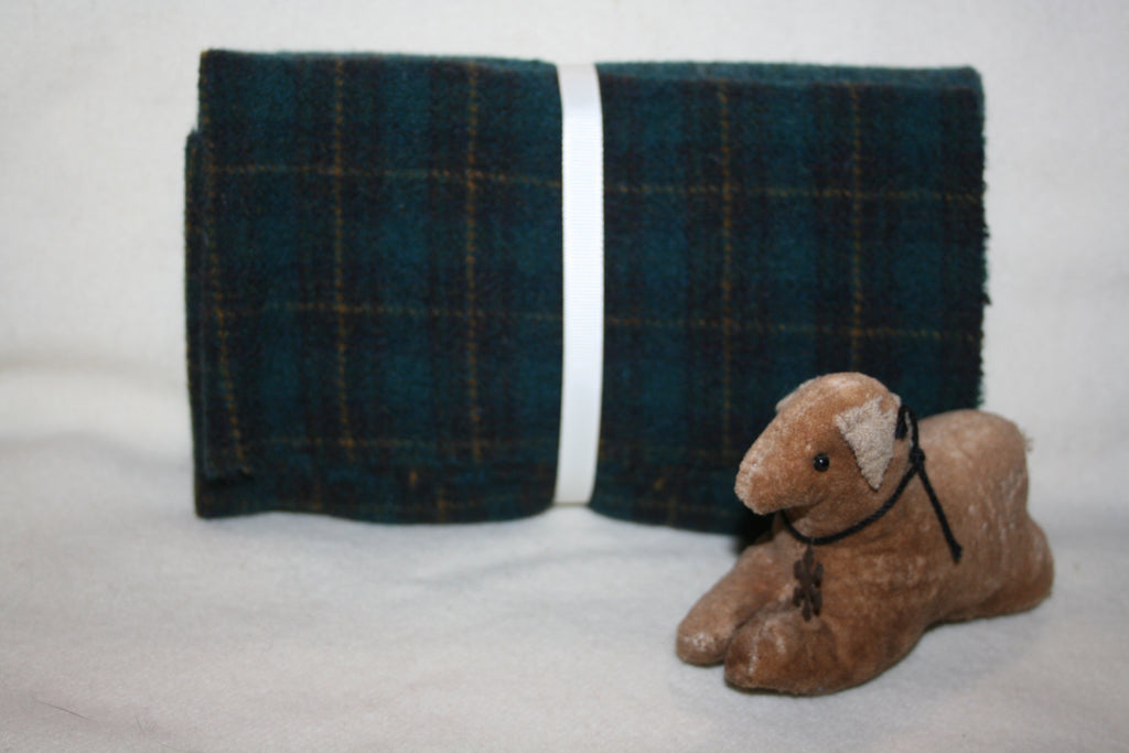 Fat Eighth Mill-dyed Wool Bundle - Contains 2 Coordinating Fat Eighths of Wool