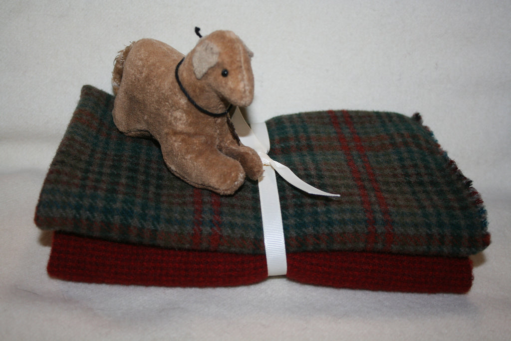 Fat Eighth Mill-dyed Wool Bundle - Contains 2 Coordinating Fat Eighths of Wool