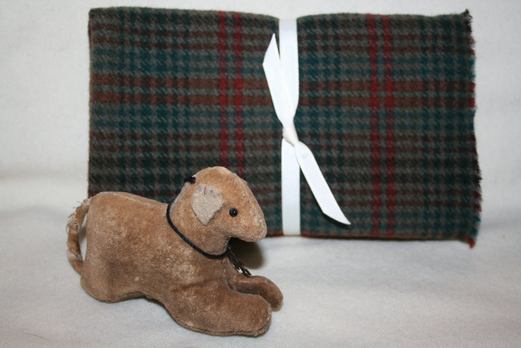 Fat Eighth Mill-dyed Wool Bundle - Contains 2 Coordinating Fat Eighths of Wool