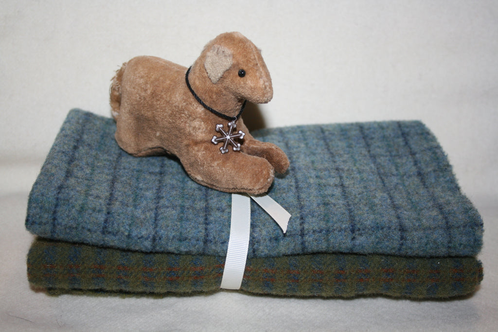 Fat Eighth Mill-dyed Wool Bundle - Contains 2 Coordinating Fat Eighths of Wool