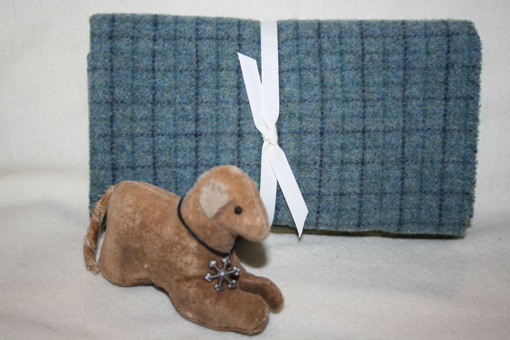 Fat Eighth Mill-dyed Wool Bundle - Contains 2 Coordinating Fat Eighths of Wool