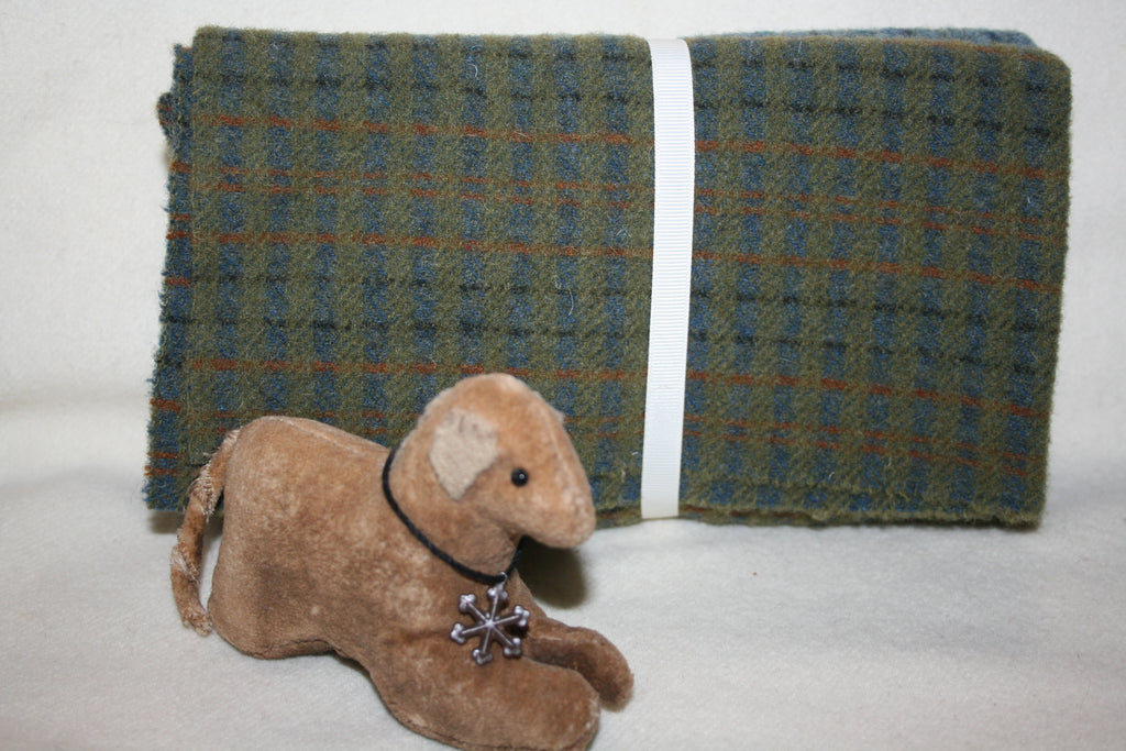 Fat Eighth Mill-dyed Wool Bundle - Contains 2 Coordinating Fat Eighths of Wool